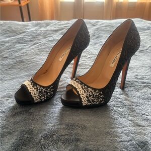 Oscar de la Renta Black and White Heels with Classic Design